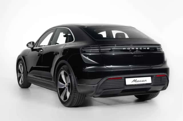 Porsche Macan (2025) thumbnail 2