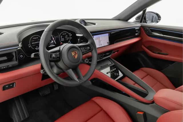 Porsche Macan (2025) thumbnail 3