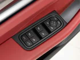 Porsche Macan (2025) thumbnail 36