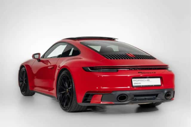 Porsche 911 (2024) thumbnail 2