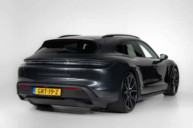 Porsche Taycan (2024) thumbnail 2