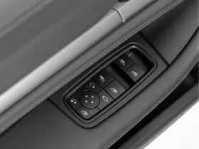Porsche Taycan (2024) thumbnail 35