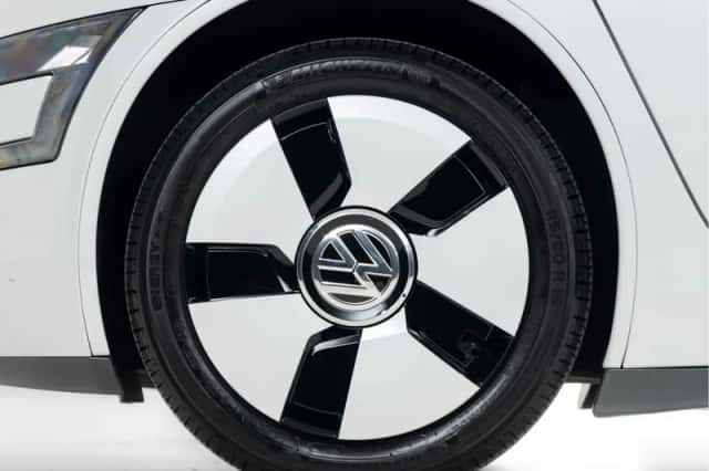 Volkswagen XL1 (2015) thumbnail 3