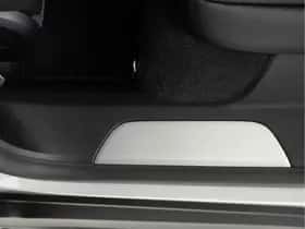 Porsche Taycan (2025) thumbnail 35