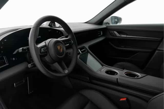 Porsche Taycan (2025) thumbnail 3