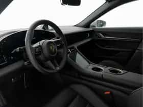 Porsche Taycan (2025) thumbnail 3