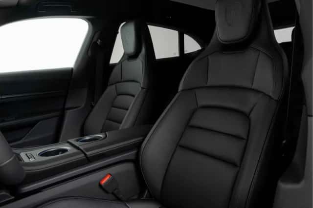 Porsche Taycan (2025) thumbnail 4