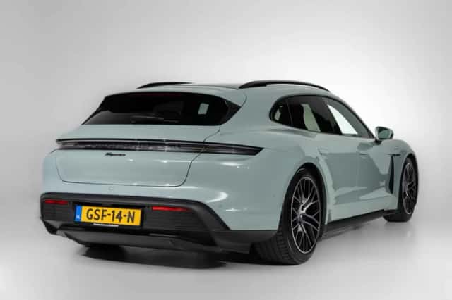Porsche Taycan (2025) thumbnail 2