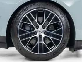 Porsche Taycan (2025) thumbnail 17