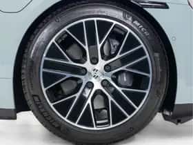 Porsche Taycan (2025) thumbnail 18