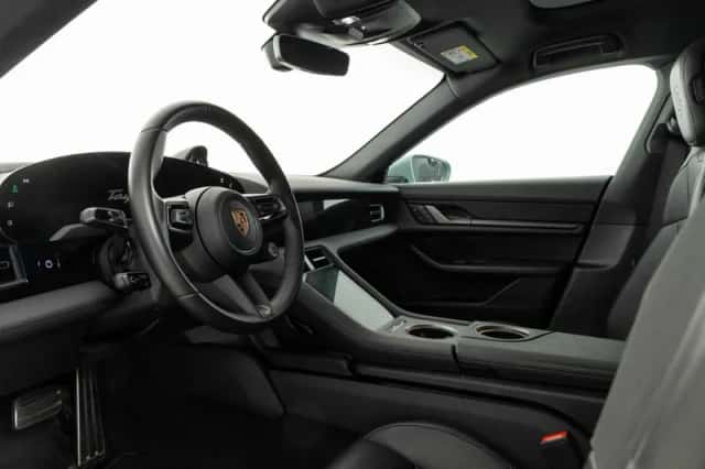 Porsche Taycan (2025) thumbnail 3