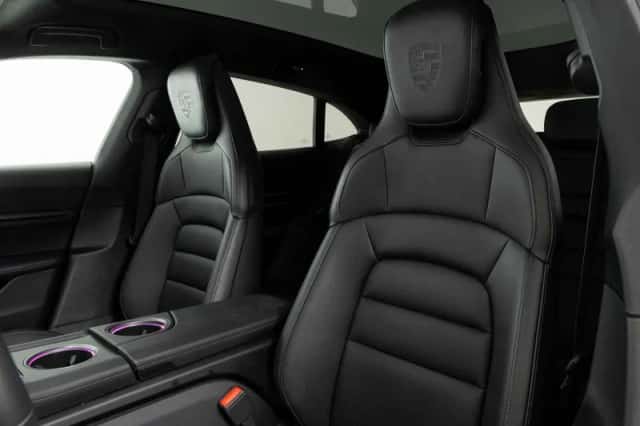 Porsche Taycan (2025) thumbnail 4