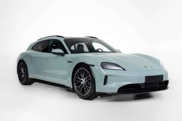 Porsche Taycan (2025) thumbnail 5
