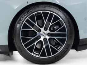 Porsche Taycan (2025) thumbnail 45
