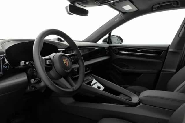 Porsche Macan (2026) thumbnail 3
