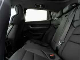 Porsche Taycan (2023) thumbnail 36