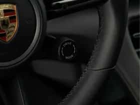 Porsche Taycan (2023) thumbnail 38