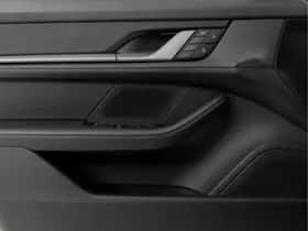 Porsche Taycan (2023) thumbnail 40