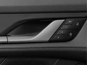 Porsche Taycan (2023) thumbnail 41