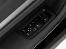 Porsche Taycan (2023) thumbnail 42