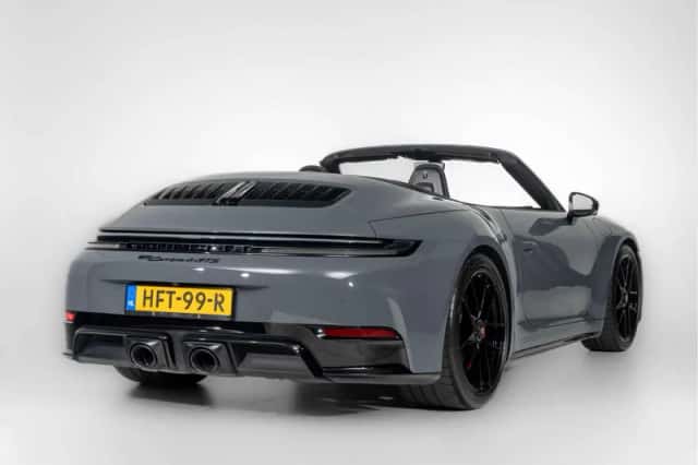 Porsche 911 (2025) thumbnail 2