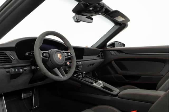Porsche 911 (2025) thumbnail 3