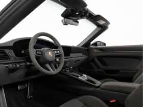 Porsche 911 (2025) thumbnail 3