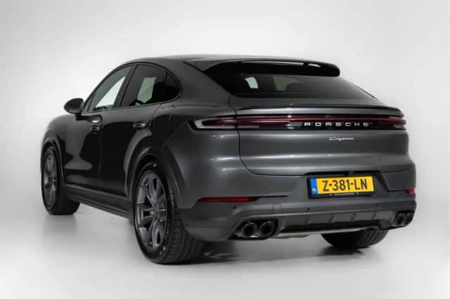 Porsche Cayenne (2024) thumbnail 2