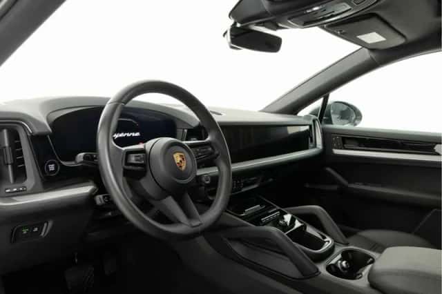 Porsche Cayenne (2024) thumbnail 3