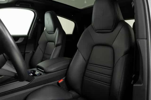 Porsche Cayenne (2024) thumbnail 4