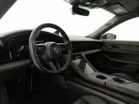 Porsche Taycan (2024) thumbnail 3