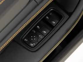 Porsche Taycan (2024) thumbnail 38