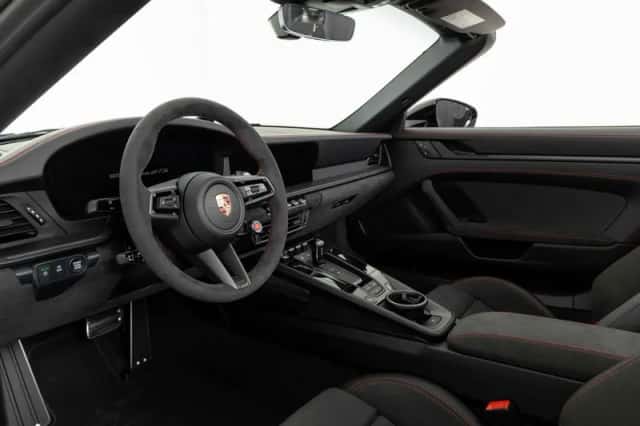 Porsche 911 (2026) thumbnail 3