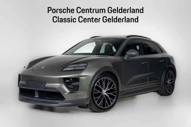 Porsche Macan (2026) thumbnail 1