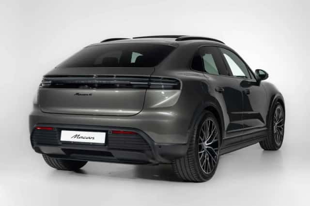 Porsche Macan (2026) thumbnail 2