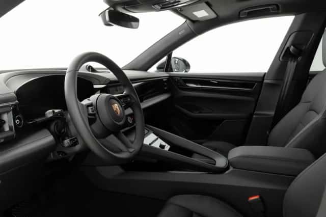 Porsche Macan (2026) thumbnail 3
