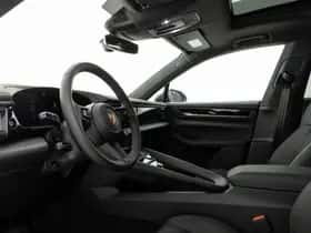 Porsche Macan (2026) thumbnail 3