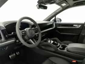 Porsche Cayenne (2024) thumbnail 3