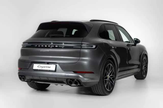 Porsche Cayenne (2025) thumbnail 2