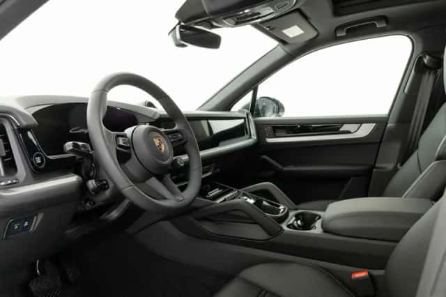 Porsche Cayenne (2025) thumbnail 3