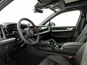 Porsche Cayenne (2025) thumbnail 3