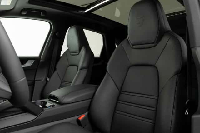Porsche Cayenne (2025) thumbnail 4
