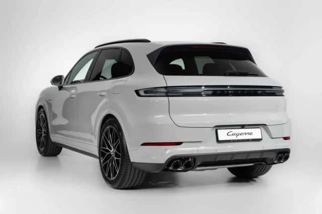 Porsche Cayenne (2025) thumbnail 2