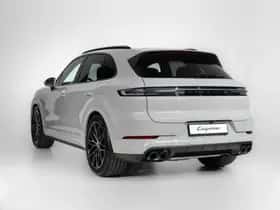 Porsche Cayenne (2025) thumbnail 2