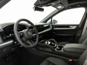 Porsche Cayenne (2025) thumbnail 3