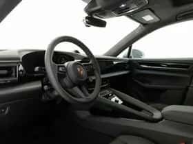 Porsche Macan (2026) thumbnail 3