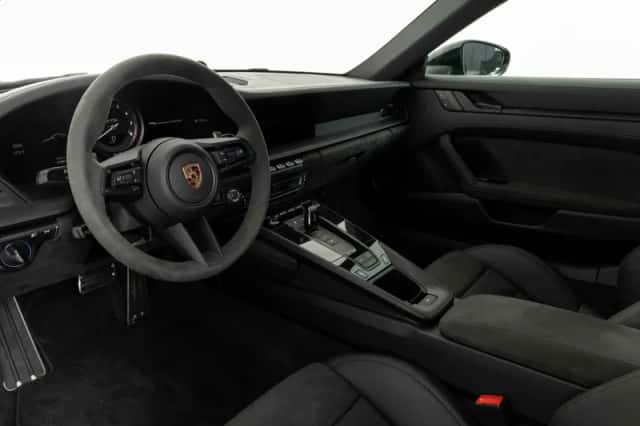 Porsche 911 (2024) thumbnail 3