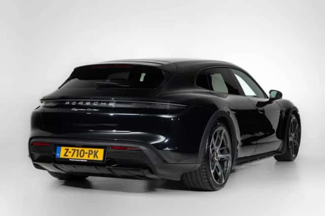 Porsche Taycan (2024) thumbnail 2