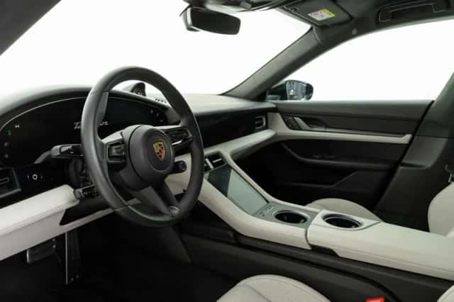 Porsche Taycan (2024) thumbnail 3