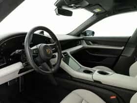 Porsche Taycan (2024) thumbnail 3